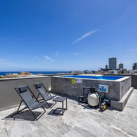 アパート 1 Bedroom Penthouse Retreat For Couples & Families With Large Rooftop Terrace And Pool ペンブローク