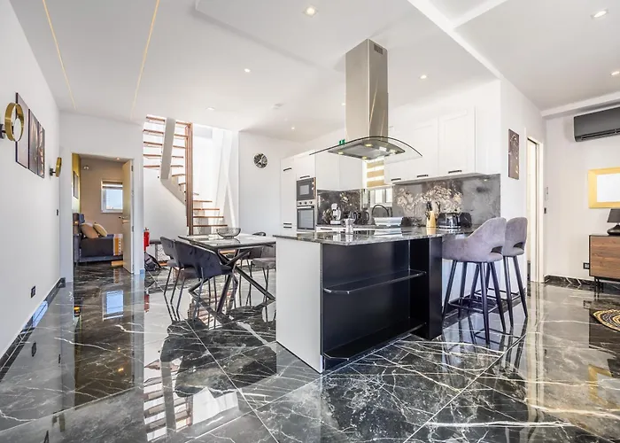 1 Bedroom Penthouse Retreat For Couples & Families With Large Rooftop Terrace And Pool * Pembroke