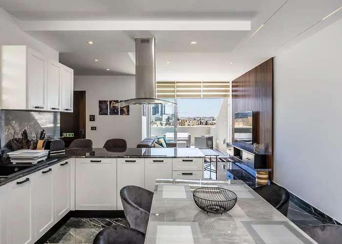 Appartamento 1 Bedroom Penthouse Retreat For Couples & Families With Large Rooftop Terrace And Pool