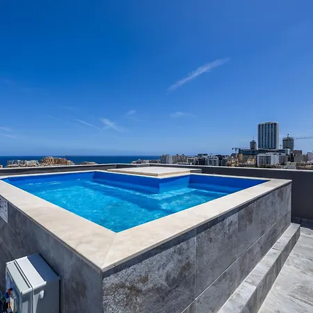 1 Bedroom Penthouse Retreat For Couples & Families With Large Rooftop Terrace And Pool *