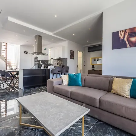 1 Bedroom Penthouse Retreat For Couples & Families With Large Rooftop Terrace And Pool דירה *
