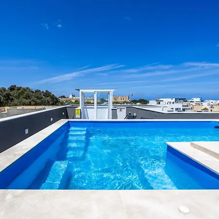 דירה 1 Bedroom Penthouse Retreat For Couples & Families With Large Rooftop Terrace And Pool