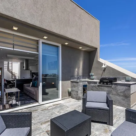 1 Bedroom Penthouse Retreat For Couples & Families With Large Rooftop Terrace And Pool