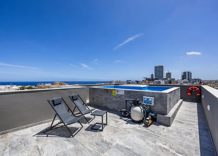 Appartamento 1 Bedroom Penthouse Retreat For Couples & Families With Large Rooftop Terrace And Pool Pembroke